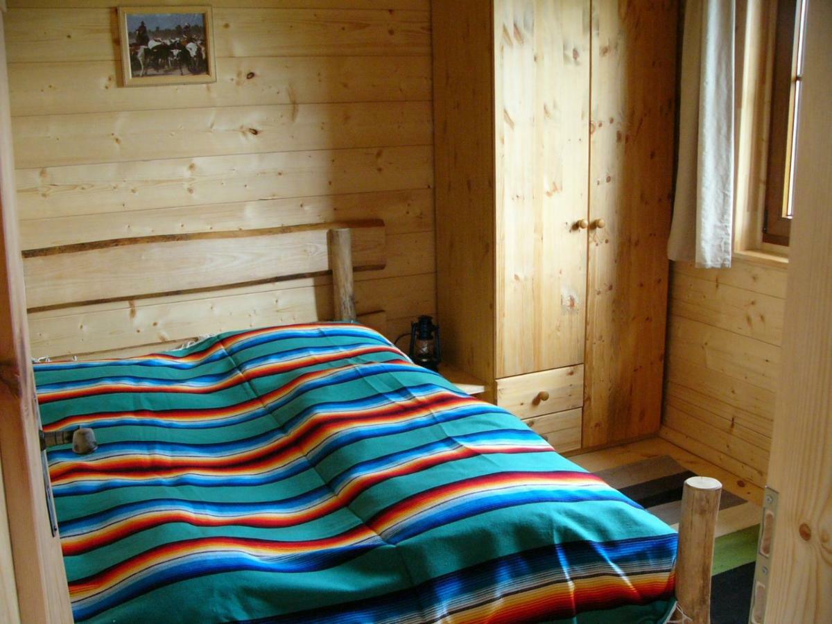 Horse Lake Ranch Neuendorf  Buitenkant foto